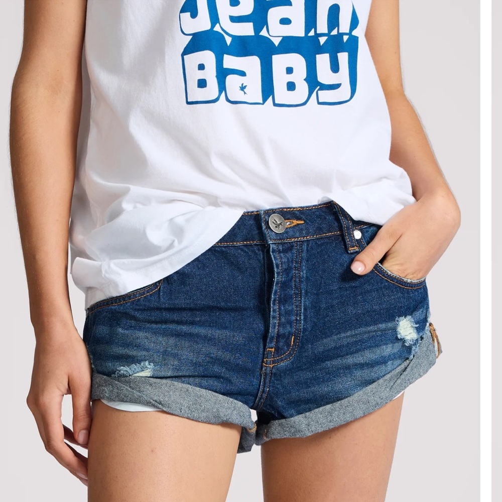 One Teaspoon Bandits High Rise Relaxed Fit
Cuffed Hem Denim Shorts Size 32